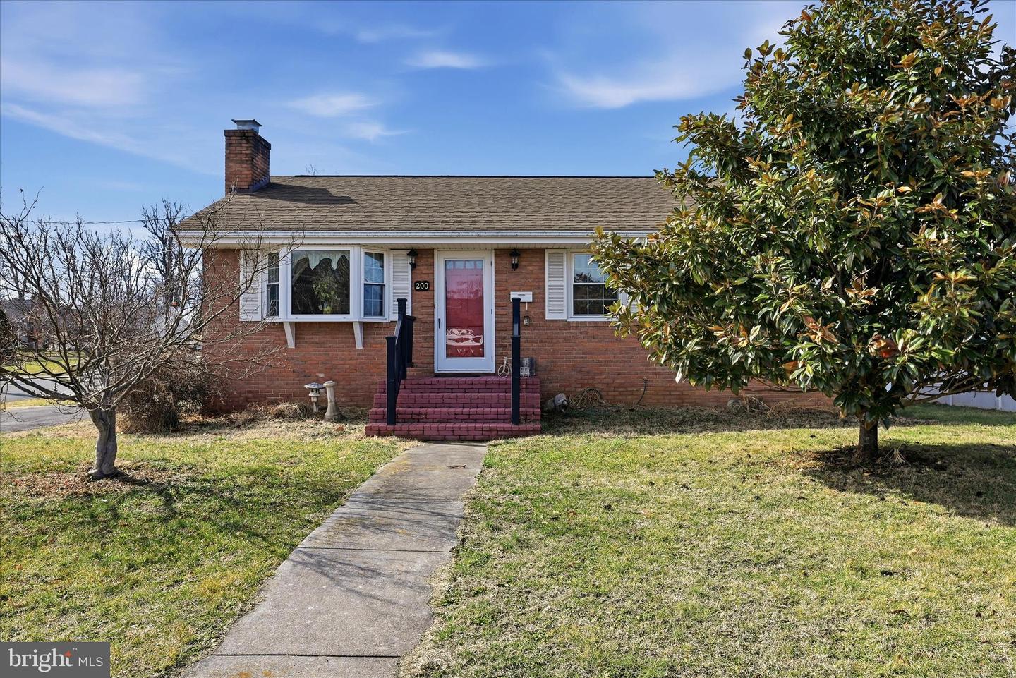 200 WASHINGTON AVE, FRONT ROYAL, Virginia 22630, 2 Bedrooms Bedrooms, 5 Rooms Rooms,1 BathroomBathrooms,Residential,For sale,200 WASHINGTON AVE,VAWR2013424 MLS # VAWR2013424