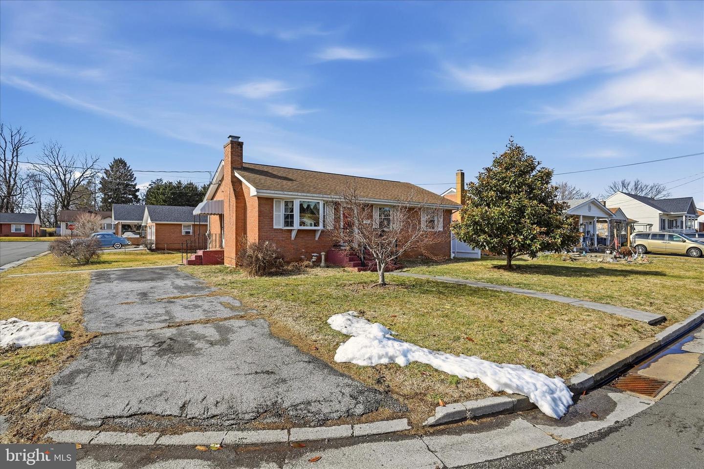 200 WASHINGTON AVE, FRONT ROYAL, Virginia 22630, 2 Bedrooms Bedrooms, 5 Rooms Rooms,1 BathroomBathrooms,Residential,For sale,200 WASHINGTON AVE,VAWR2013424 MLS # VAWR2013424