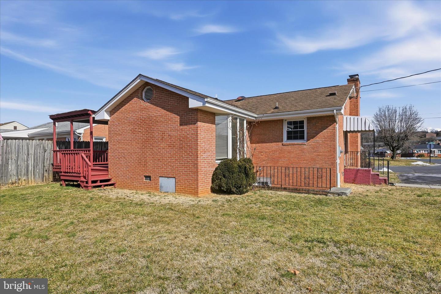 200 WASHINGTON AVE, FRONT ROYAL, Virginia 22630, 2 Bedrooms Bedrooms, 5 Rooms Rooms,1 BathroomBathrooms,Residential,For sale,200 WASHINGTON AVE,VAWR2013424 MLS # VAWR2013424