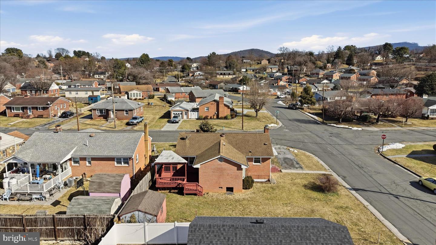 200 WASHINGTON AVE, FRONT ROYAL, Virginia 22630, 2 Bedrooms Bedrooms, 5 Rooms Rooms,1 BathroomBathrooms,Residential,For sale,200 WASHINGTON AVE,VAWR2013424 MLS # VAWR2013424