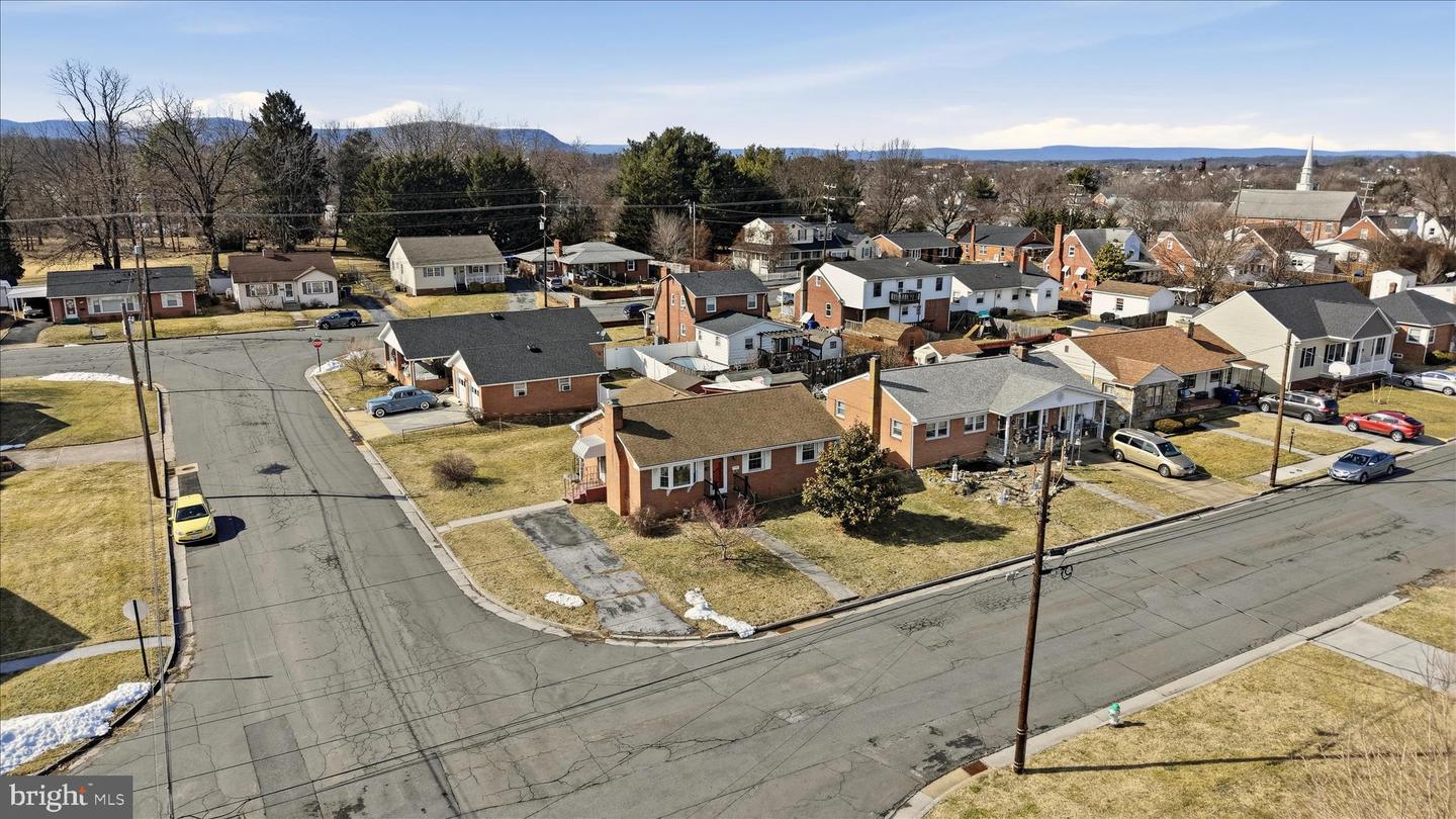 200 WASHINGTON AVE, FRONT ROYAL, Virginia 22630, 2 Bedrooms Bedrooms, 5 Rooms Rooms,1 BathroomBathrooms,Residential,For sale,200 WASHINGTON AVE,VAWR2013424 MLS # VAWR2013424