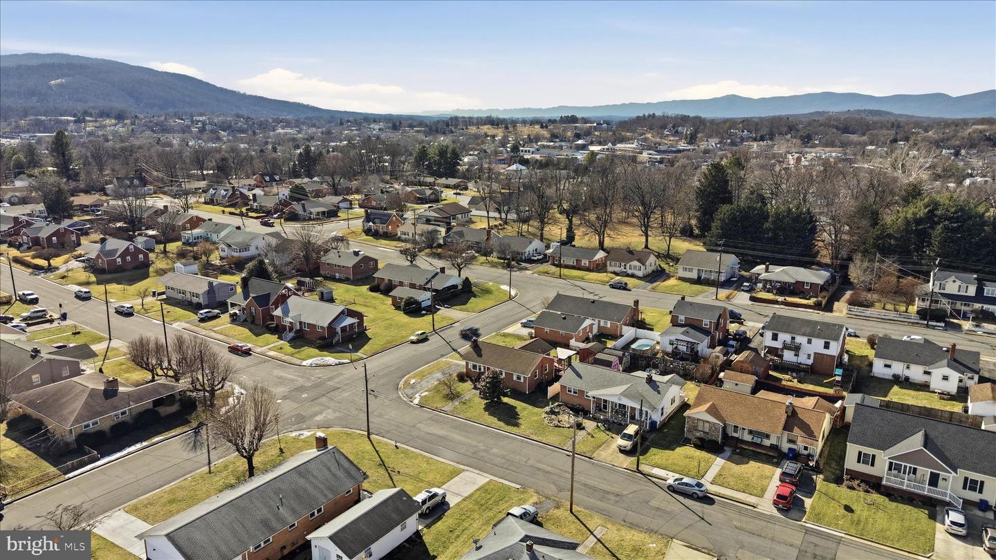 200 WASHINGTON AVE, FRONT ROYAL, Virginia 22630, 2 Bedrooms Bedrooms, 5 Rooms Rooms,1 BathroomBathrooms,Residential,For sale,200 WASHINGTON AVE,VAWR2013424 MLS # VAWR2013424