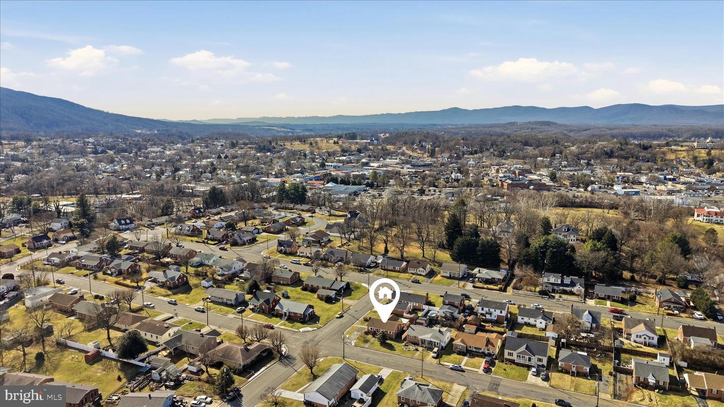 200 WASHINGTON AVE, FRONT ROYAL, Virginia 22630, 2 Bedrooms Bedrooms, 5 Rooms Rooms,1 BathroomBathrooms,Residential,For sale,200 WASHINGTON AVE,VAWR2013424 MLS # VAWR2013424