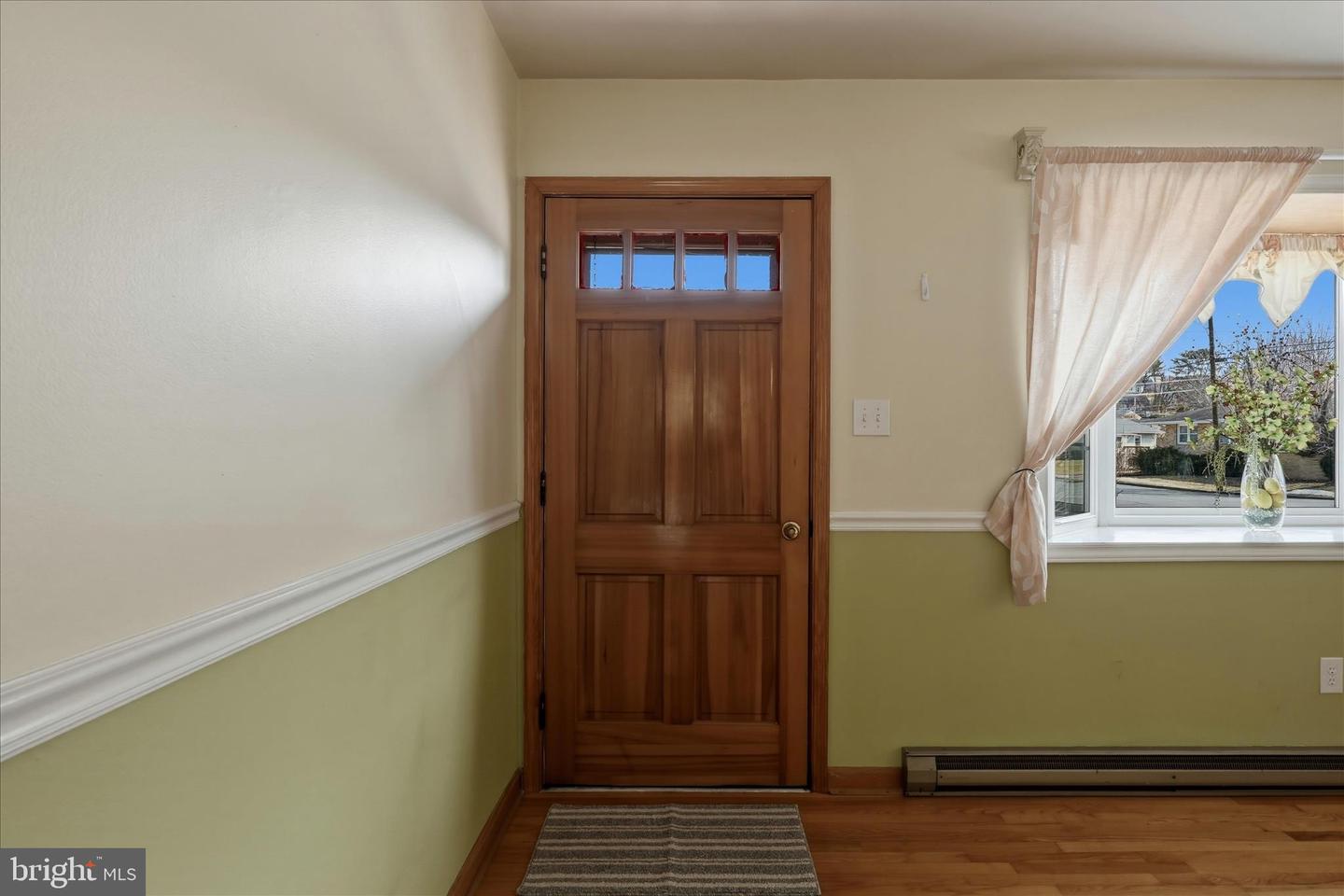 200 WASHINGTON AVE, FRONT ROYAL, Virginia 22630, 2 Bedrooms Bedrooms, 5 Rooms Rooms,1 BathroomBathrooms,Residential,For sale,200 WASHINGTON AVE,VAWR2013424 MLS # VAWR2013424