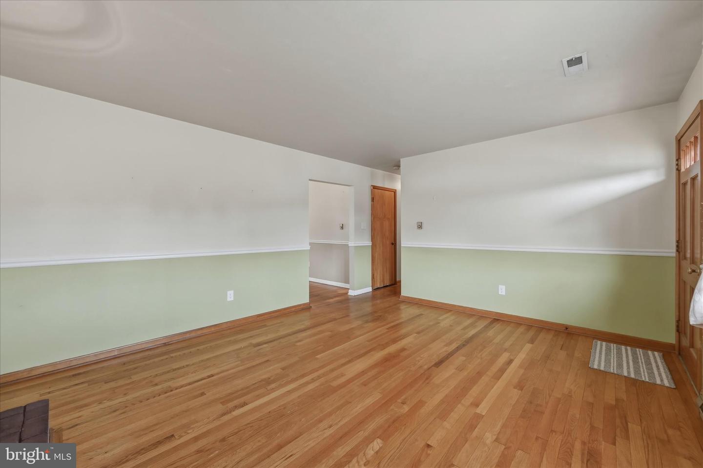 200 WASHINGTON AVE, FRONT ROYAL, Virginia 22630, 2 Bedrooms Bedrooms, 5 Rooms Rooms,1 BathroomBathrooms,Residential,For sale,200 WASHINGTON AVE,VAWR2013424 MLS # VAWR2013424