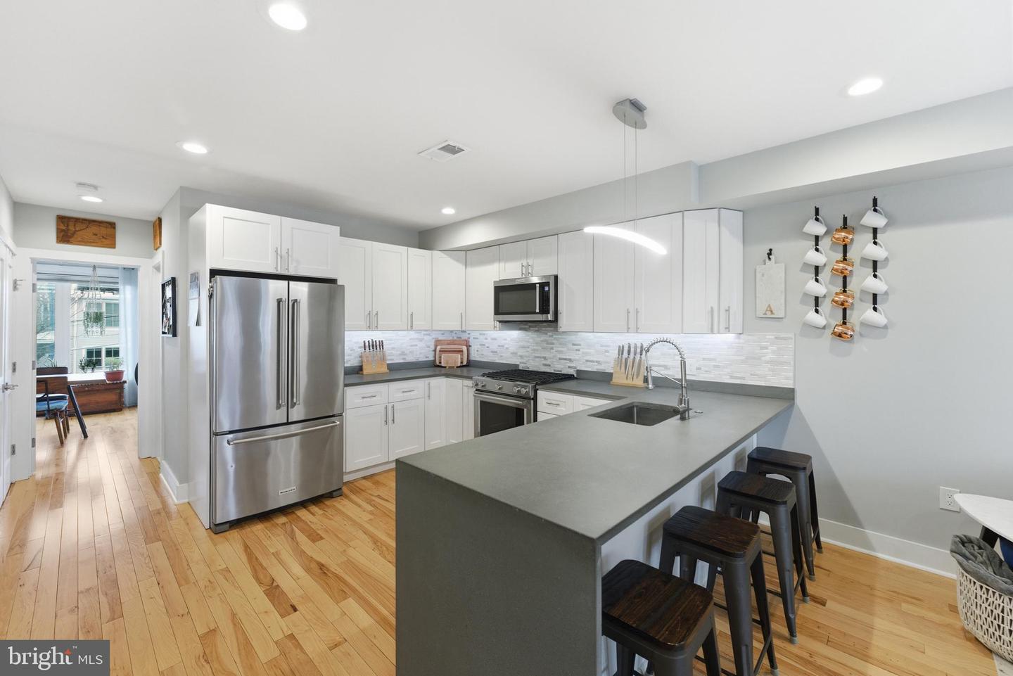 1831 INDEPENDENCE AVE SE #2, WASHINGTON, District Of Columbia 20003, 3 Bedrooms Bedrooms, 9 Rooms Rooms,3 BathroomsBathrooms,Residential,For sale,1831 INDEPENDENCE AVE SE #2,DCDC2246492 MLS # DCDC2246492