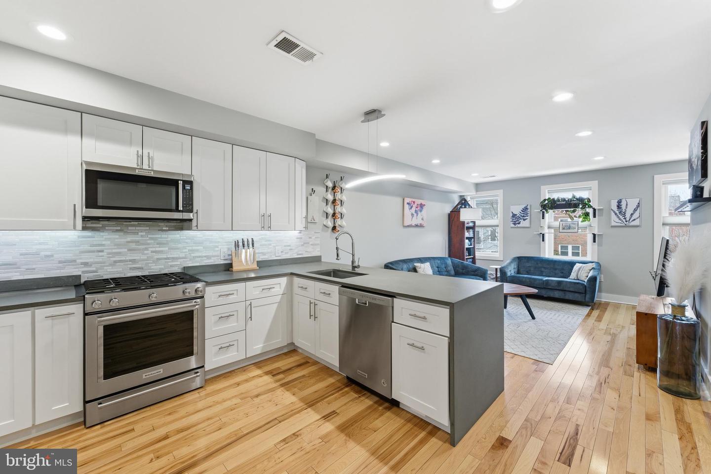 1831 INDEPENDENCE AVE SE #2, WASHINGTON, District Of Columbia 20003, 3 Bedrooms Bedrooms, 9 Rooms Rooms,3 BathroomsBathrooms,Residential,For sale,1831 INDEPENDENCE AVE SE #2,DCDC2246492 MLS # DCDC2246492