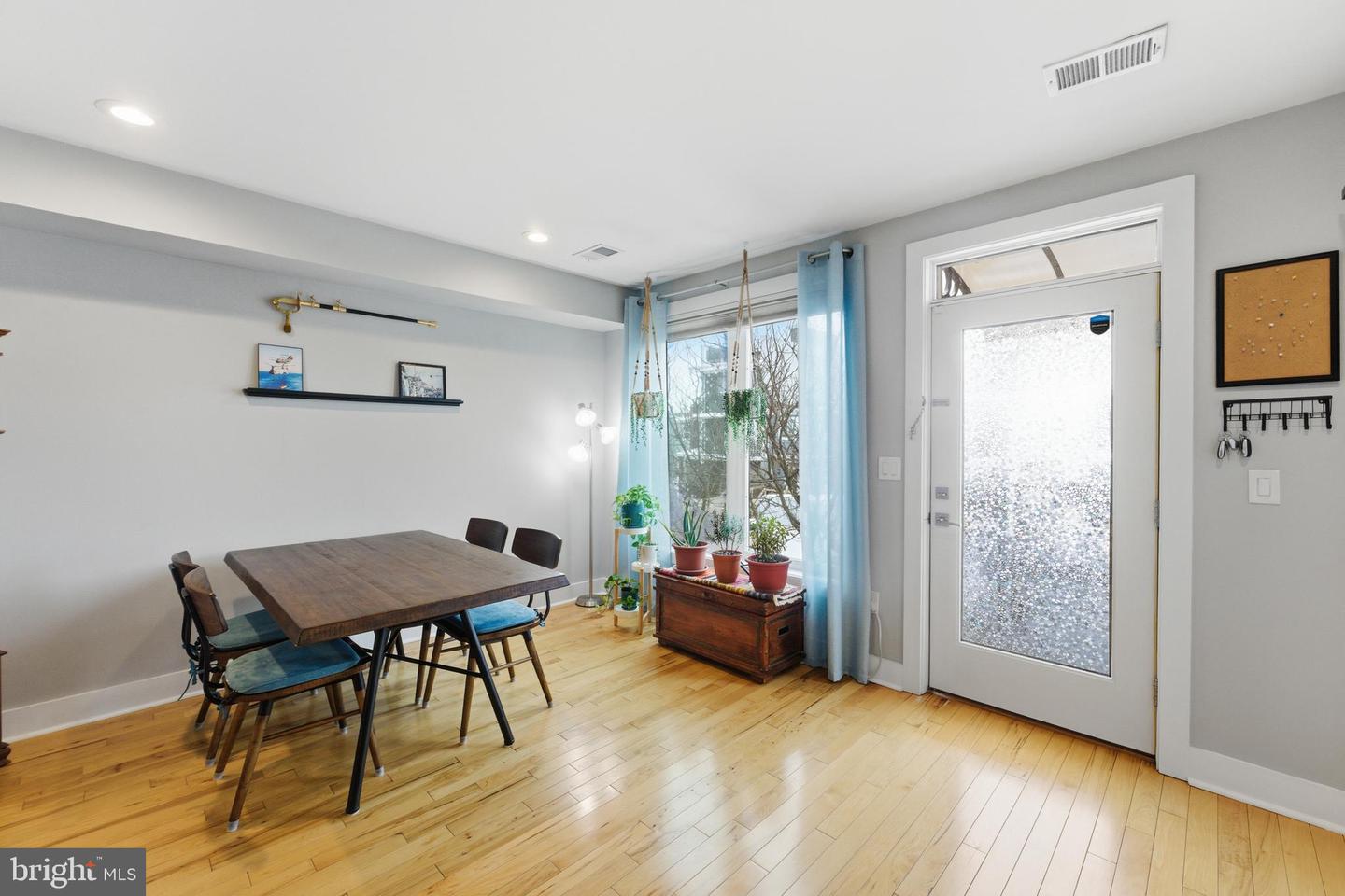 1831 INDEPENDENCE AVE SE #2, WASHINGTON, District Of Columbia 20003, 3 Bedrooms Bedrooms, 9 Rooms Rooms,3 BathroomsBathrooms,Residential,For sale,1831 INDEPENDENCE AVE SE #2,DCDC2246492 MLS # DCDC2246492