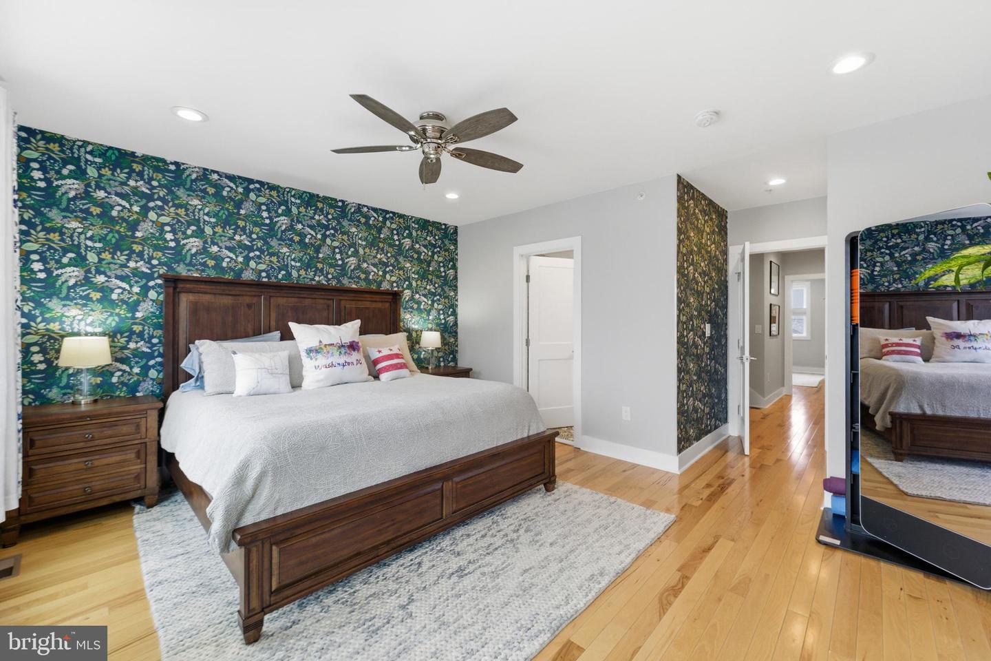 1831 INDEPENDENCE AVE SE #2, WASHINGTON, District Of Columbia 20003, 3 Bedrooms Bedrooms, 9 Rooms Rooms,3 BathroomsBathrooms,Residential,For sale,1831 INDEPENDENCE AVE SE #2,DCDC2246492 MLS # DCDC2246492