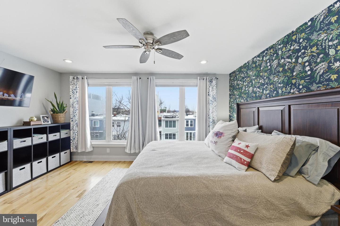 1831 INDEPENDENCE AVE SE #2, WASHINGTON, District Of Columbia 20003, 3 Bedrooms Bedrooms, 9 Rooms Rooms,3 BathroomsBathrooms,Residential,For sale,1831 INDEPENDENCE AVE SE #2,DCDC2246492 MLS # DCDC2246492