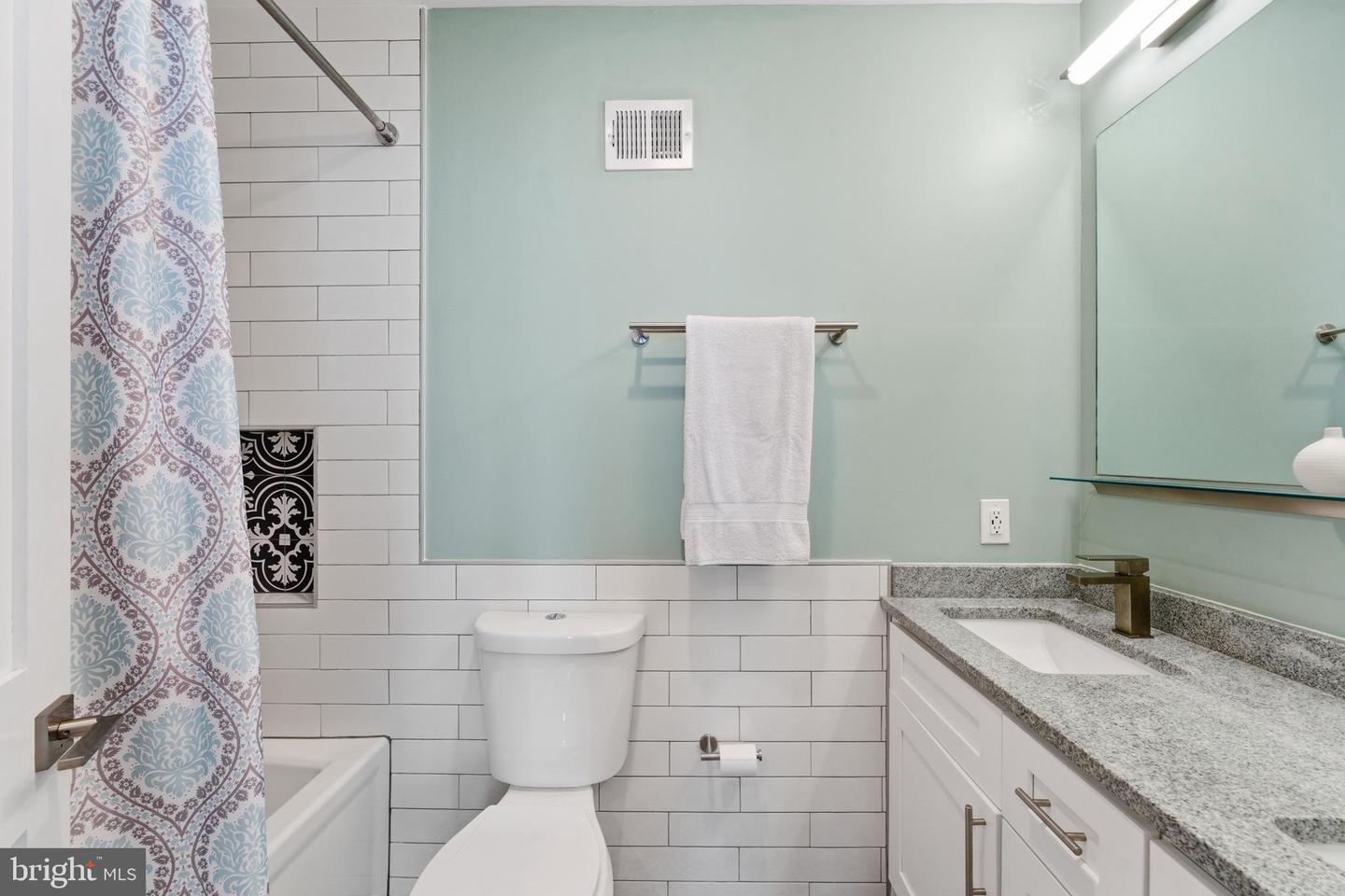 1831 INDEPENDENCE AVE SE #2, WASHINGTON, District Of Columbia 20003, 3 Bedrooms Bedrooms, 9 Rooms Rooms,3 BathroomsBathrooms,Residential,For sale,1831 INDEPENDENCE AVE SE #2,DCDC2246492 MLS # DCDC2246492