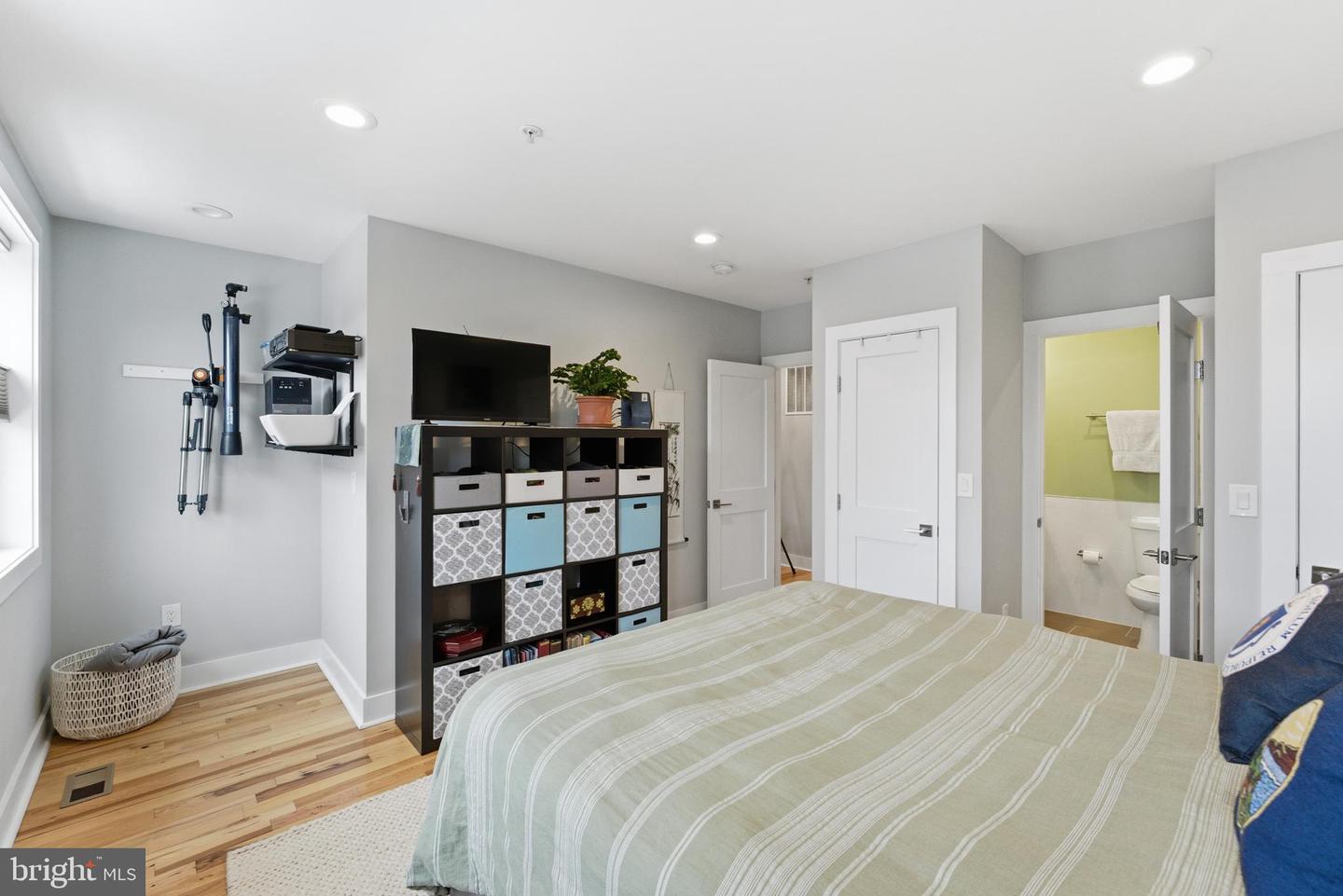 1831 INDEPENDENCE AVE SE #2, WASHINGTON, District Of Columbia 20003, 3 Bedrooms Bedrooms, 9 Rooms Rooms,3 BathroomsBathrooms,Residential,For sale,1831 INDEPENDENCE AVE SE #2,DCDC2246492 MLS # DCDC2246492