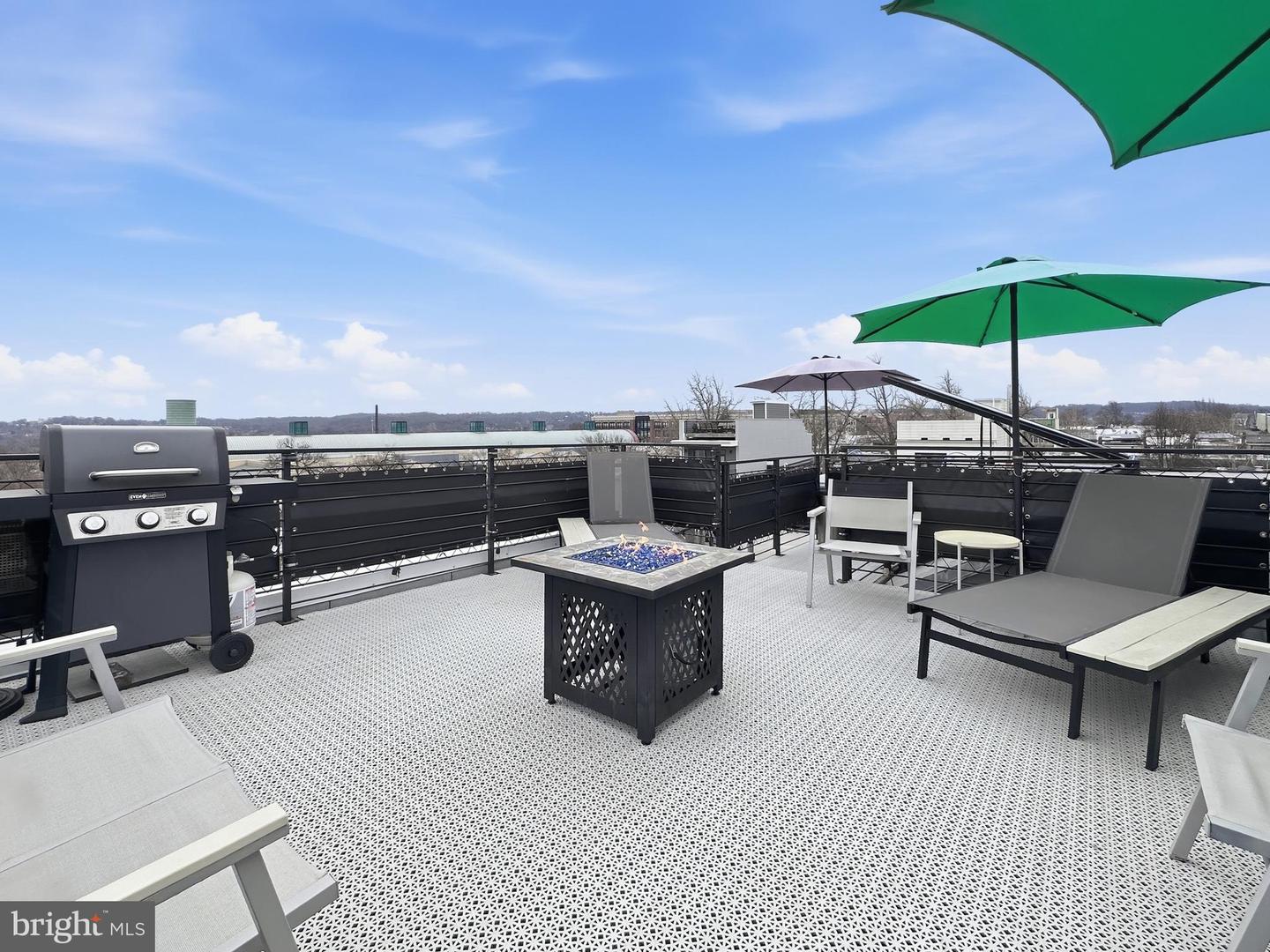 1831 INDEPENDENCE AVE SE #2, WASHINGTON, District Of Columbia 20003, 3 Bedrooms Bedrooms, 9 Rooms Rooms,3 BathroomsBathrooms,Residential,For sale,1831 INDEPENDENCE AVE SE #2,DCDC2246492 MLS # DCDC2246492