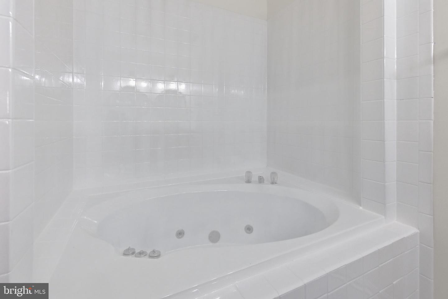 109 HILLTOP CT, CROSS JUNCTION, Virginia 22625, 3 Bedrooms Bedrooms, 7 Rooms Rooms,2 BathroomsBathrooms,Residential,For sale,109 HILLTOP CT,VAFV2039644 MLS # VAFV2039644