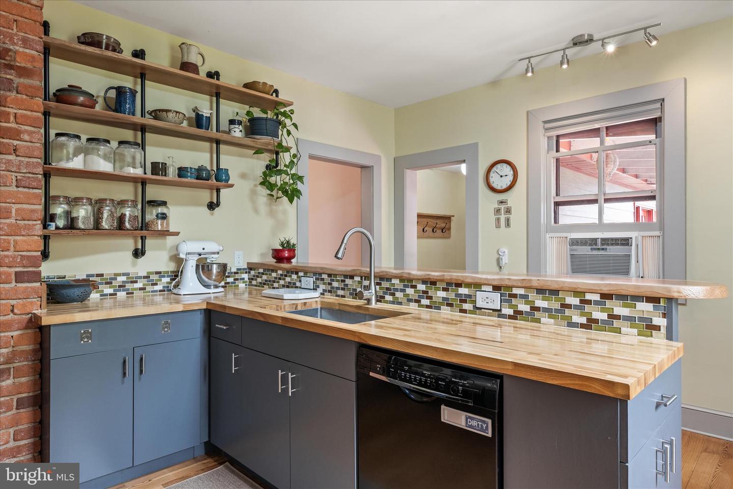 325 S CHURCH ST, BERRYVILLE, Virginia 22611, 5 Bedrooms Bedrooms, ,3 BathroomsBathrooms,Residential,For sale,325 S CHURCH ST,VACL2006510 MLS # VACL2006510