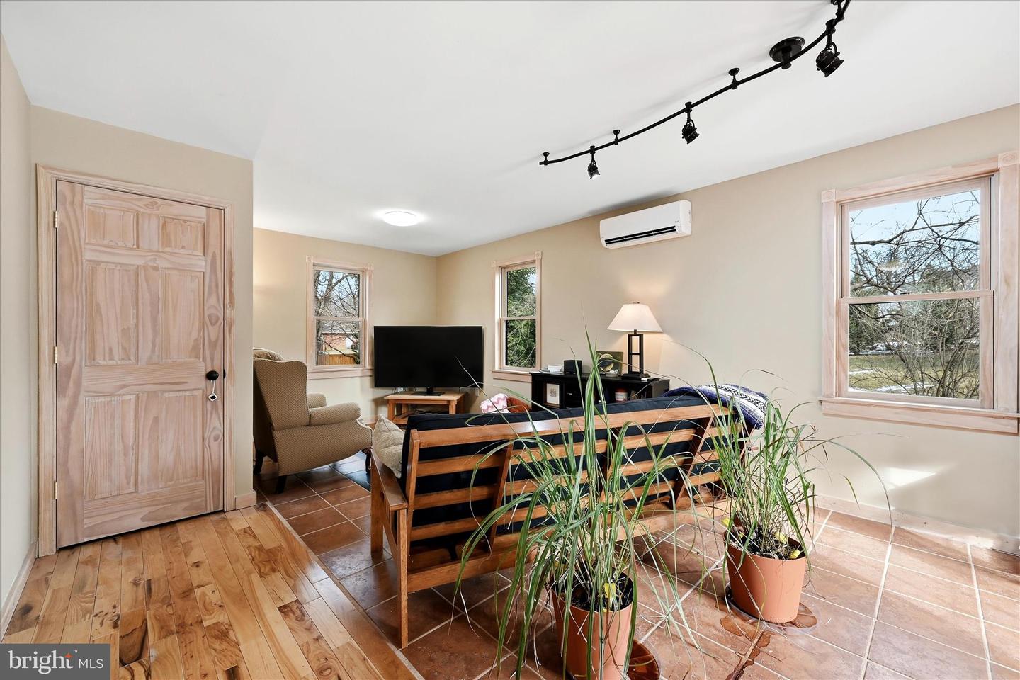 325 S CHURCH ST, BERRYVILLE, Virginia 22611, 5 Bedrooms Bedrooms, ,3 BathroomsBathrooms,Residential,For sale,325 S CHURCH ST,VACL2006510 MLS # VACL2006510