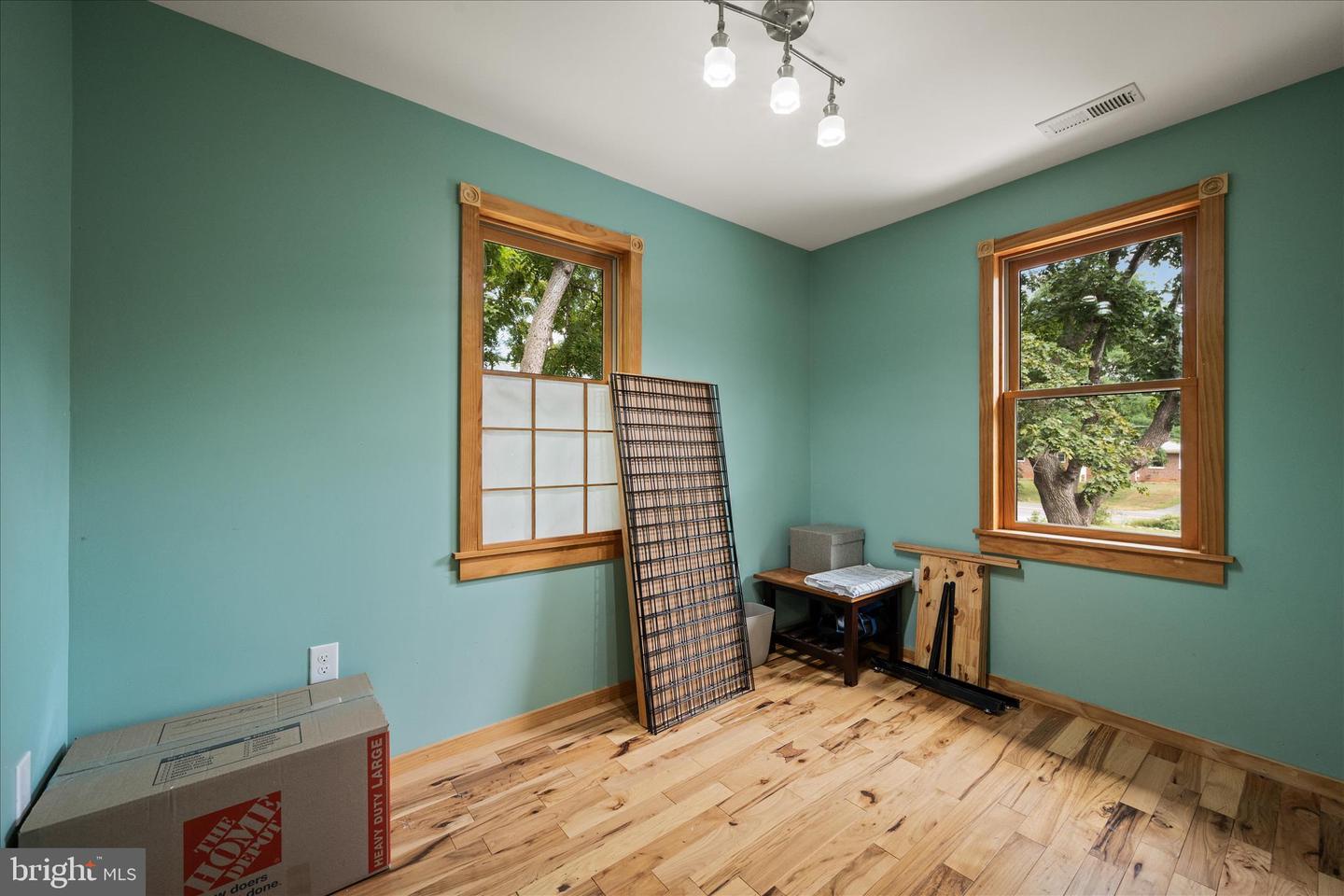 325 S CHURCH ST, BERRYVILLE, Virginia 22611, 5 Bedrooms Bedrooms, ,3 BathroomsBathrooms,Residential,For sale,325 S CHURCH ST,VACL2006510 MLS # VACL2006510