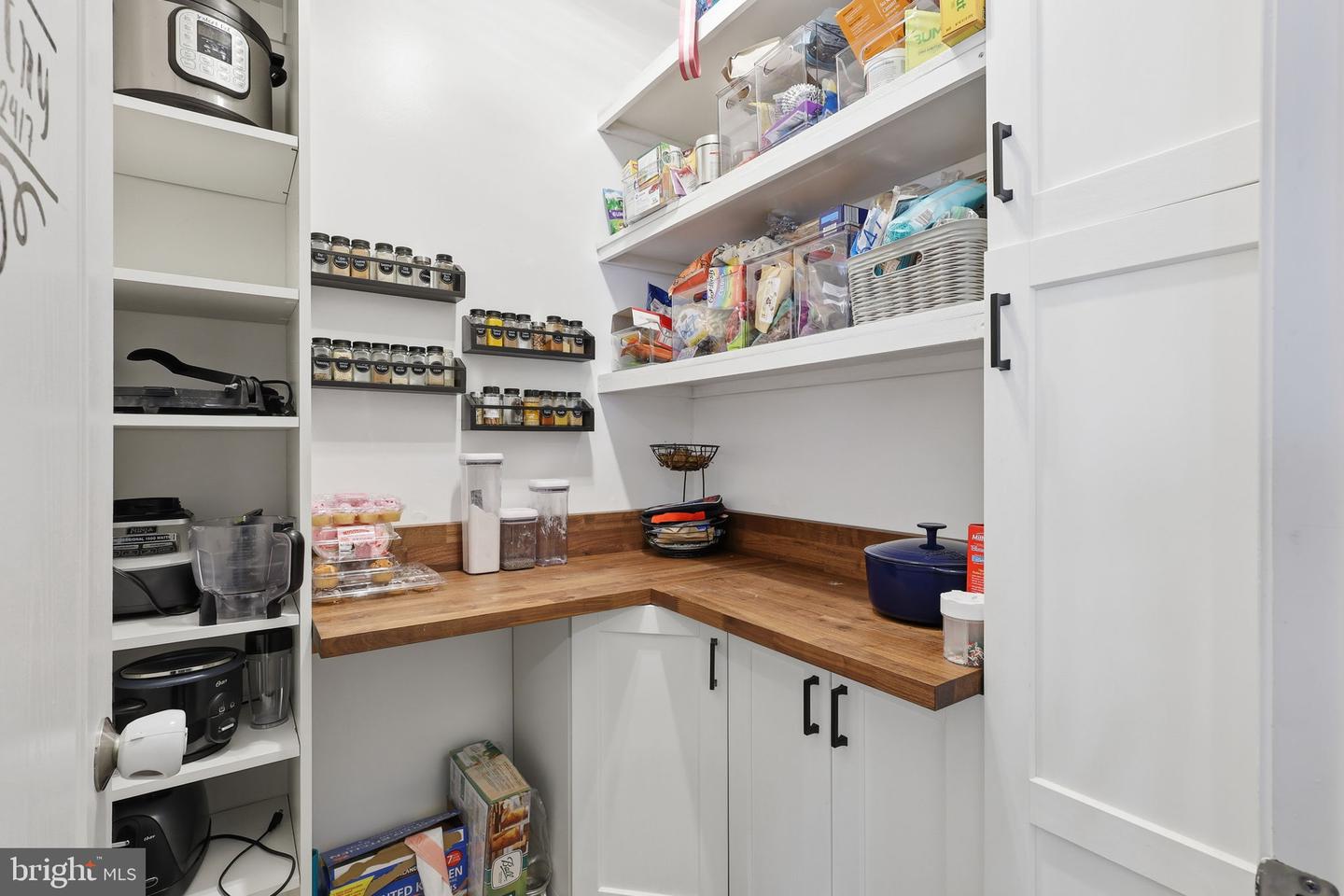 325 PHILLIPS ST, FREDERICKSBURG, Virginia 22405, 5 Bedrooms Bedrooms, ,3 BathroomsBathrooms,Residential,For sale,325 PHILLIPS ST,VAST2046262 MLS # VAST2046262