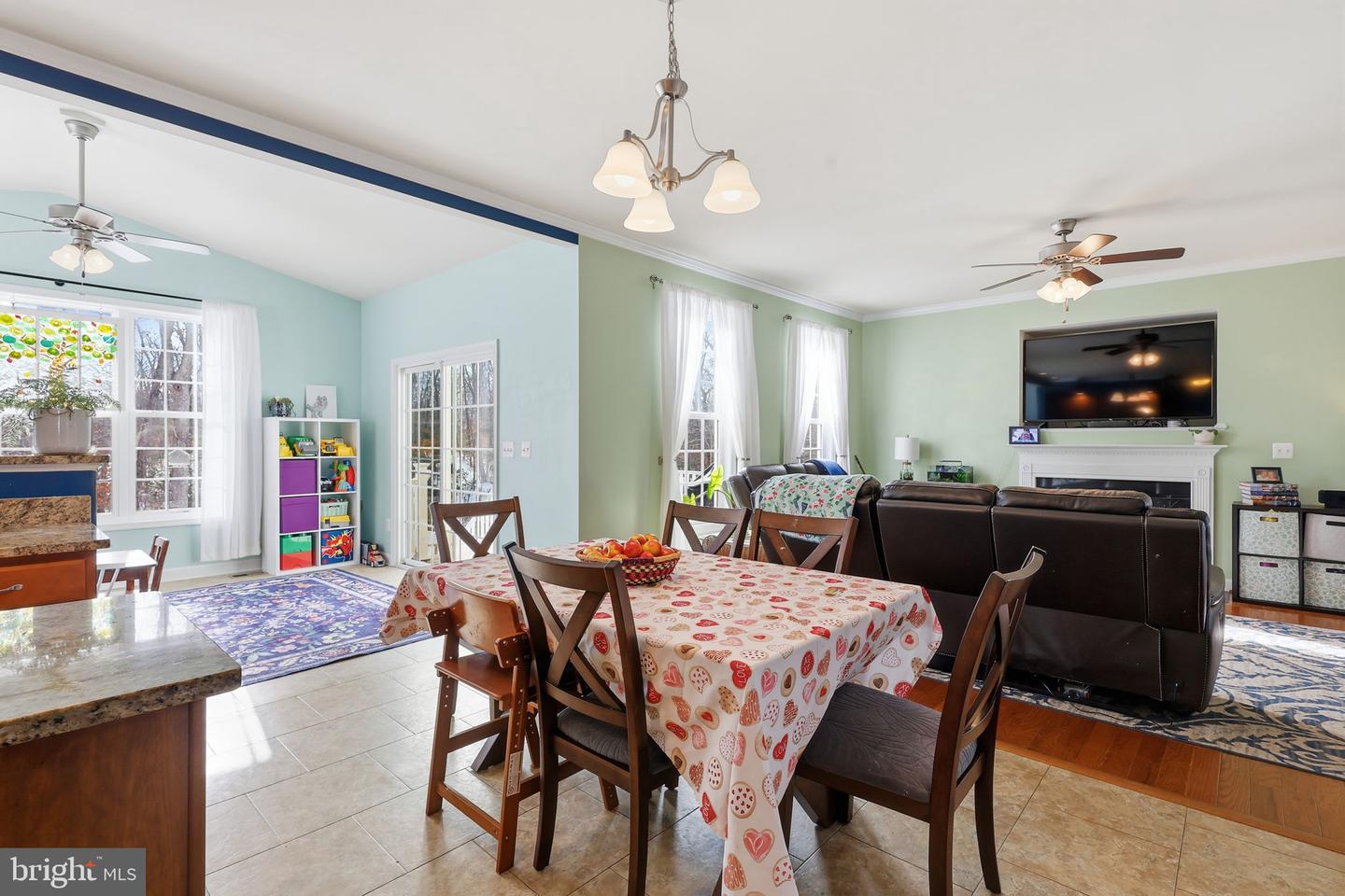 325 PHILLIPS ST, FREDERICKSBURG, Virginia 22405, 5 Bedrooms Bedrooms, ,3 BathroomsBathrooms,Residential,For sale,325 PHILLIPS ST,VAST2046262 MLS # VAST2046262