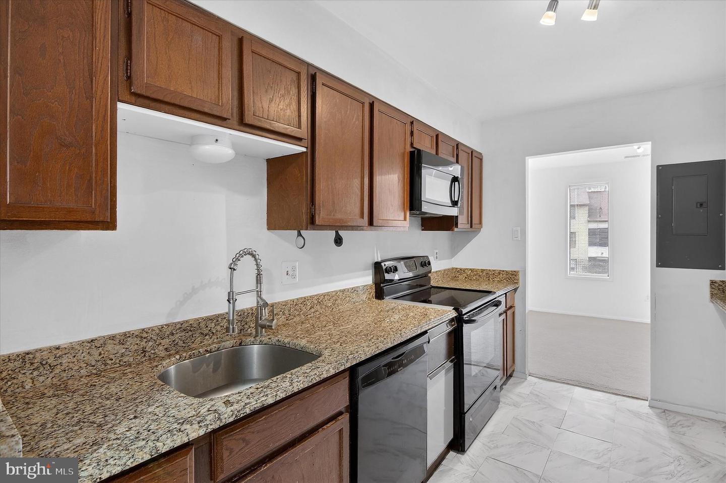 509 FLORIDA AVE #103, HERNDON, Virginia 20170, 2 Bedrooms Bedrooms, ,1 BathroomBathrooms,Residential,For sale,509 FLORIDA AVE #103,VAFX2291712 MLS # VAFX2291712