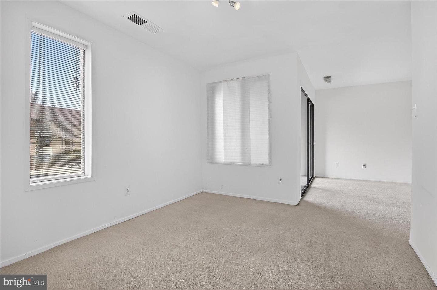 509 FLORIDA AVE #103, HERNDON, Virginia 20170, 2 Bedrooms Bedrooms, ,1 BathroomBathrooms,Residential,For sale,509 FLORIDA AVE #103,VAFX2291712 MLS # VAFX2291712