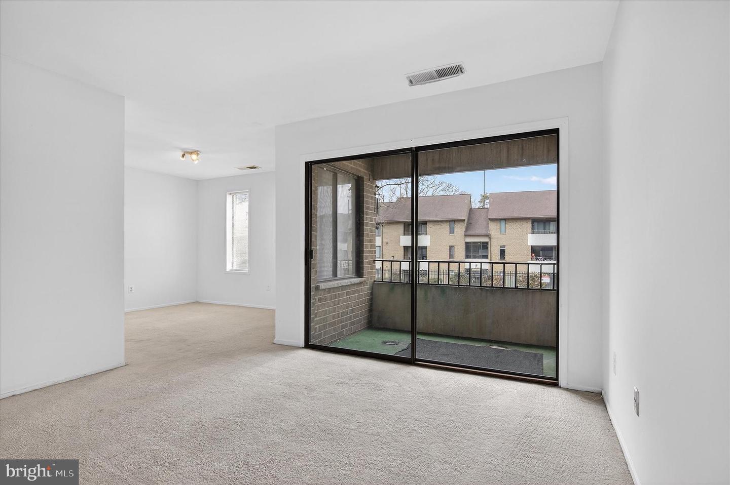 509 FLORIDA AVE #103, HERNDON, Virginia 20170, 2 Bedrooms Bedrooms, ,1 BathroomBathrooms,Residential,For sale,509 FLORIDA AVE #103,VAFX2291712 MLS # VAFX2291712