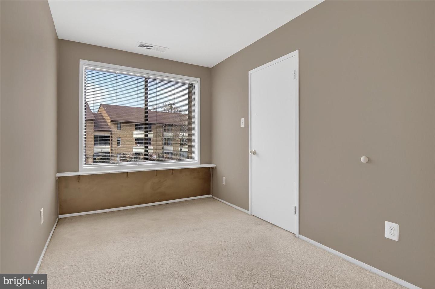 509 FLORIDA AVE #103, HERNDON, Virginia 20170, 2 Bedrooms Bedrooms, ,1 BathroomBathrooms,Residential,For sale,509 FLORIDA AVE #103,VAFX2291712 MLS # VAFX2291712