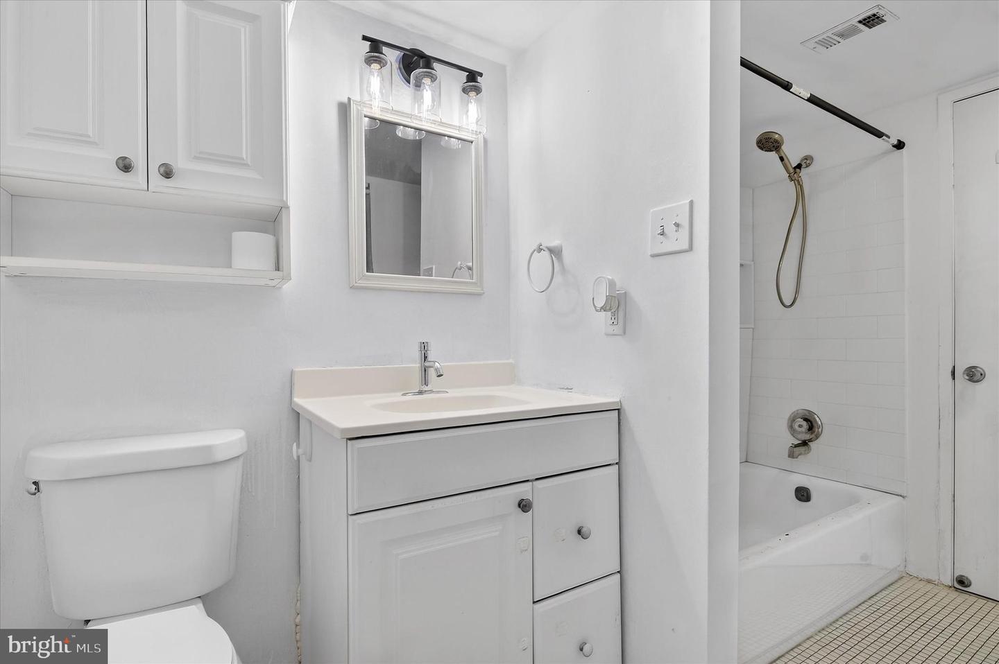 509 FLORIDA AVE #103, HERNDON, Virginia 20170, 2 Bedrooms Bedrooms, ,1 BathroomBathrooms,Residential,For sale,509 FLORIDA AVE #103,VAFX2291712 MLS # VAFX2291712