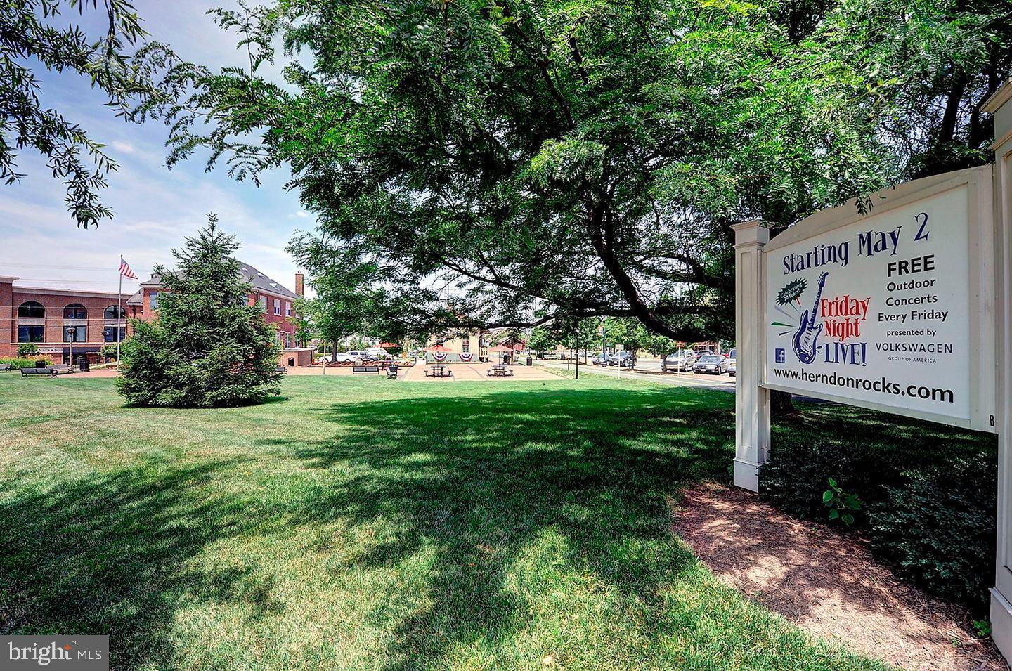 509 FLORIDA AVE #103, HERNDON, Virginia 20170, 2 Bedrooms Bedrooms, ,1 BathroomBathrooms,Residential,For sale,509 FLORIDA AVE #103,VAFX2291712 MLS # VAFX2291712