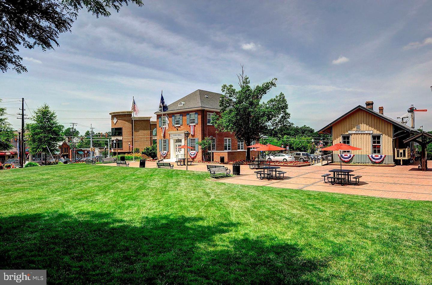 509 FLORIDA AVE #103, HERNDON, Virginia 20170, 2 Bedrooms Bedrooms, ,1 BathroomBathrooms,Residential,For sale,509 FLORIDA AVE #103,VAFX2291712 MLS # VAFX2291712