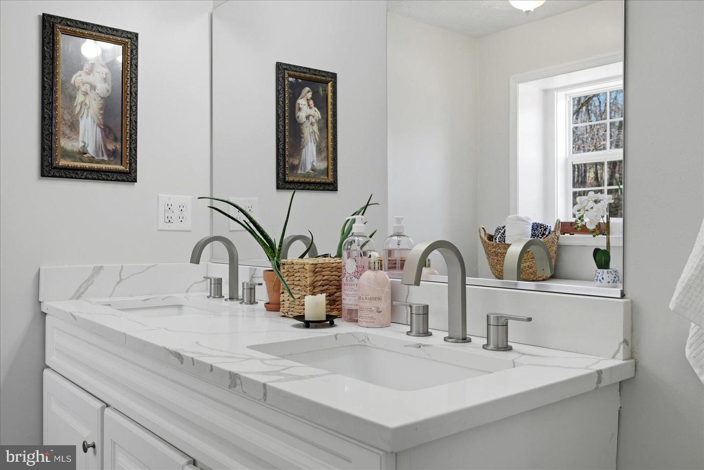 420 LURAY AVE, FRONT ROYAL, Virginia 22630, 5 Bedrooms Bedrooms, 12 Rooms Rooms,3 BathroomsBathrooms,Residential,For sale,420 LURAY AVE,VAWR2013460 MLS # VAWR2013460