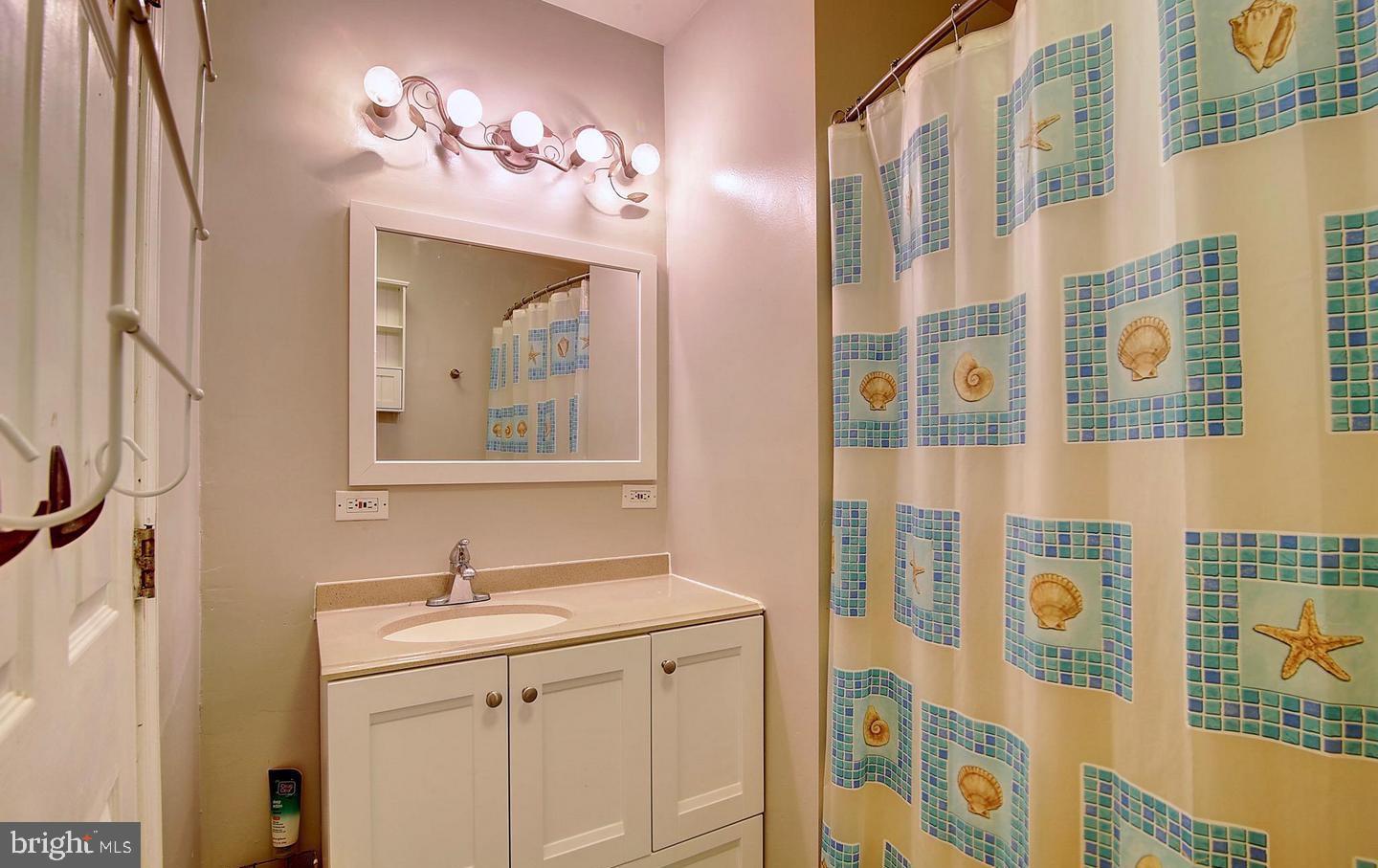 13096 FURNACE MOUNTAIN RD, LOVETTSVILLE, Virginia 20180, 3 Bedrooms Bedrooms, ,1 BathroomBathrooms,Residential,For sale,13096 FURNACE MOUNTAIN RD,VALO2116322 MLS # VALO2116322