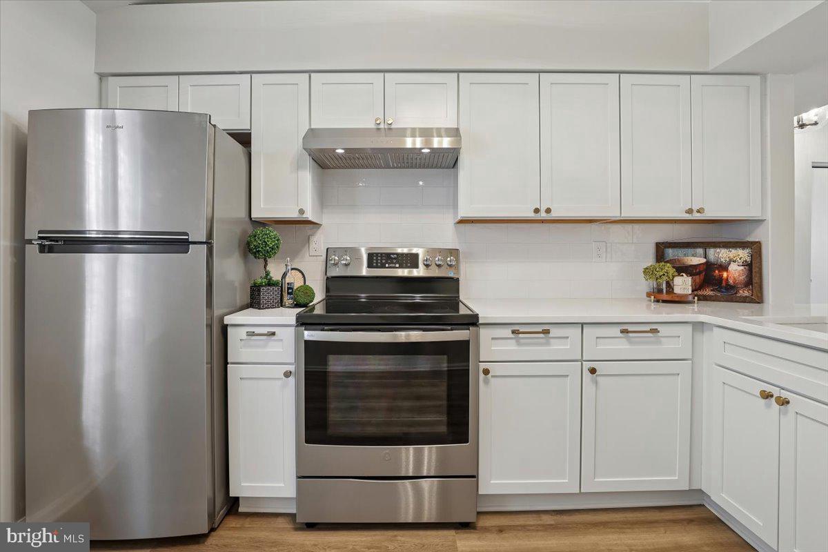 3403 LAKESIDE VIEW DR #18-4, FALLS CHURCH, Virginia 22041, 2 Bedrooms Bedrooms, ,1 BathroomBathrooms,Residential,For sale,3403 LAKESIDE VIEW DR #18-4,VAFX2291978 MLS # VAFX2291978