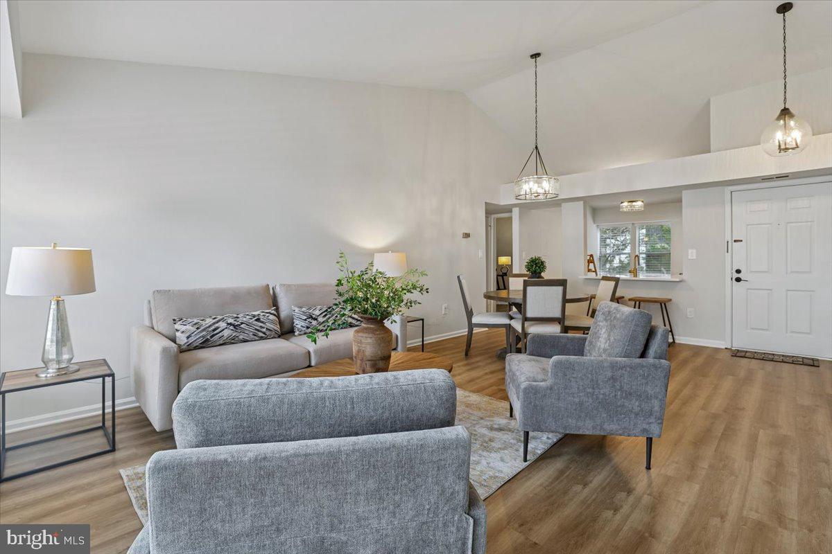 3403 LAKESIDE VIEW DR #18-4, FALLS CHURCH, Virginia 22041, 2 Bedrooms Bedrooms, ,1 BathroomBathrooms,Residential,For sale,3403 LAKESIDE VIEW DR #18-4,VAFX2291978 MLS # VAFX2291978