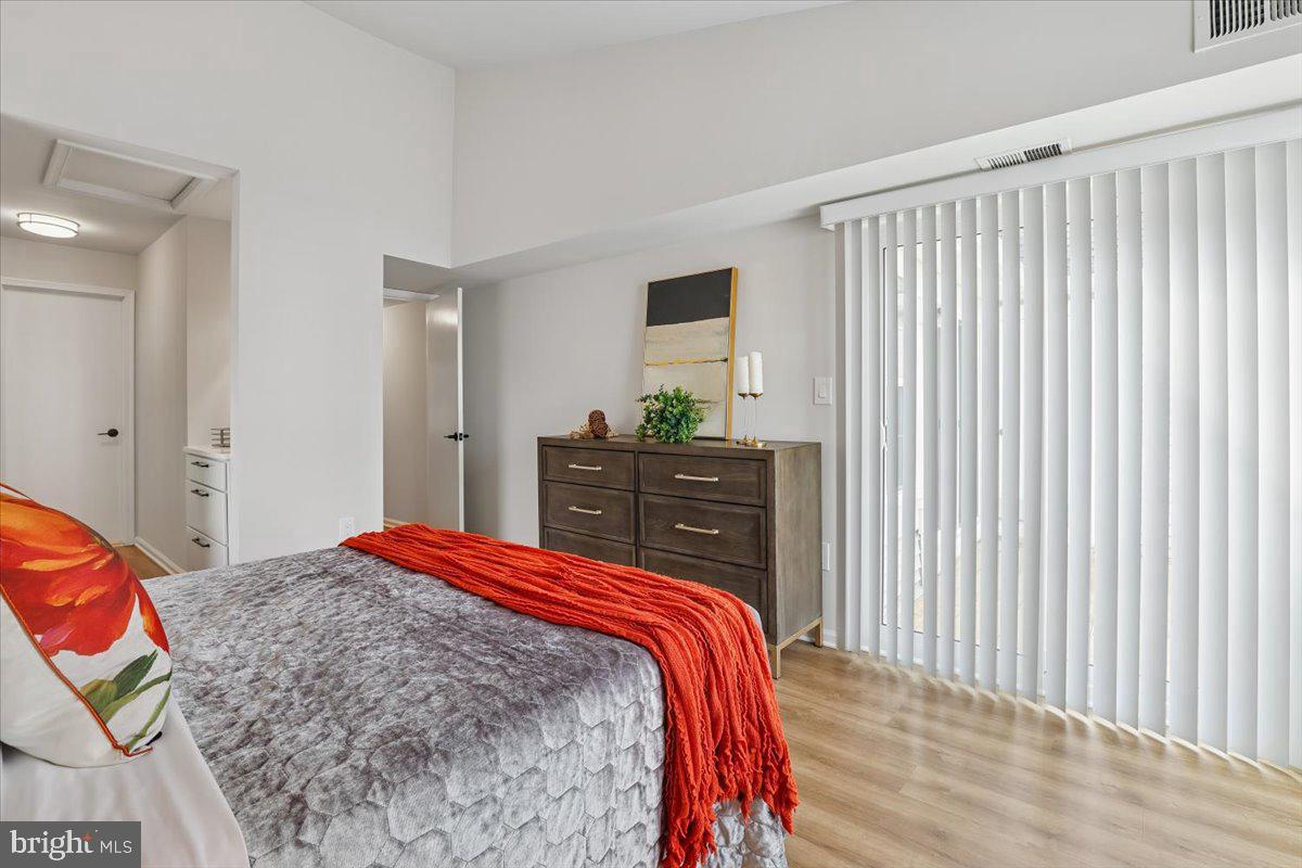 3403 LAKESIDE VIEW DR #18-4, FALLS CHURCH, Virginia 22041, 2 Bedrooms Bedrooms, ,1 BathroomBathrooms,Residential,For sale,3403 LAKESIDE VIEW DR #18-4,VAFX2291978 MLS # VAFX2291978