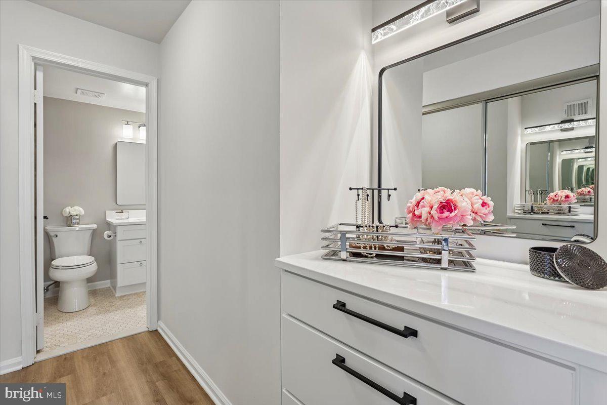 3403 LAKESIDE VIEW DR #18-4, FALLS CHURCH, Virginia 22041, 2 Bedrooms Bedrooms, ,1 BathroomBathrooms,Residential,For sale,3403 LAKESIDE VIEW DR #18-4,VAFX2291978 MLS # VAFX2291978