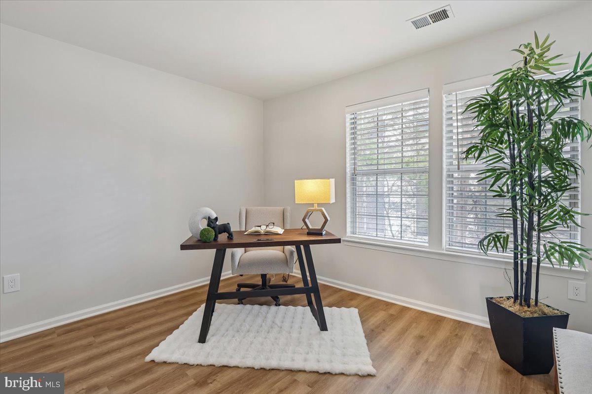 3403 LAKESIDE VIEW DR #18-4, FALLS CHURCH, Virginia 22041, 2 Bedrooms Bedrooms, ,1 BathroomBathrooms,Residential,For sale,3403 LAKESIDE VIEW DR #18-4,VAFX2291978 MLS # VAFX2291978