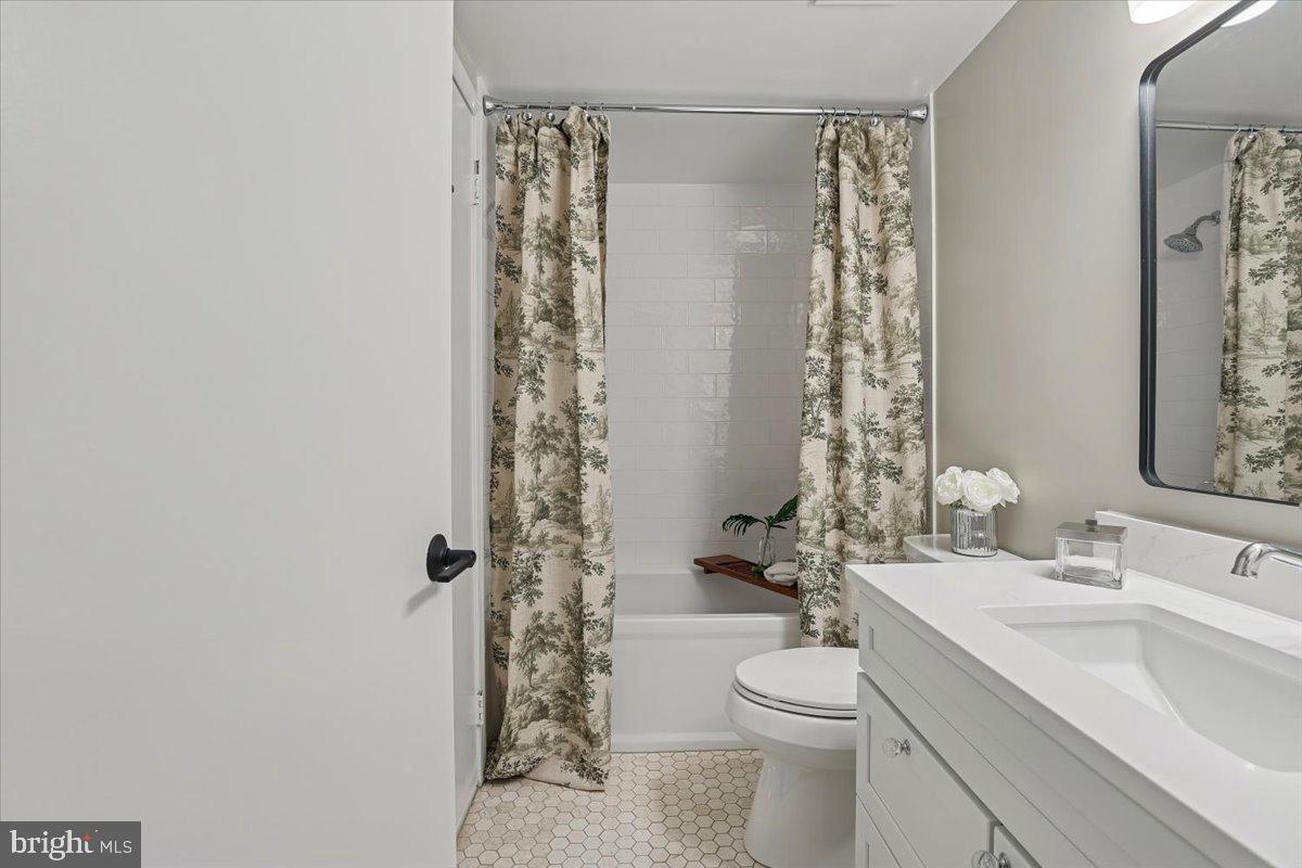 3403 LAKESIDE VIEW DR #18-4, FALLS CHURCH, Virginia 22041, 2 Bedrooms Bedrooms, ,1 BathroomBathrooms,Residential,For sale,3403 LAKESIDE VIEW DR #18-4,VAFX2291978 MLS # VAFX2291978