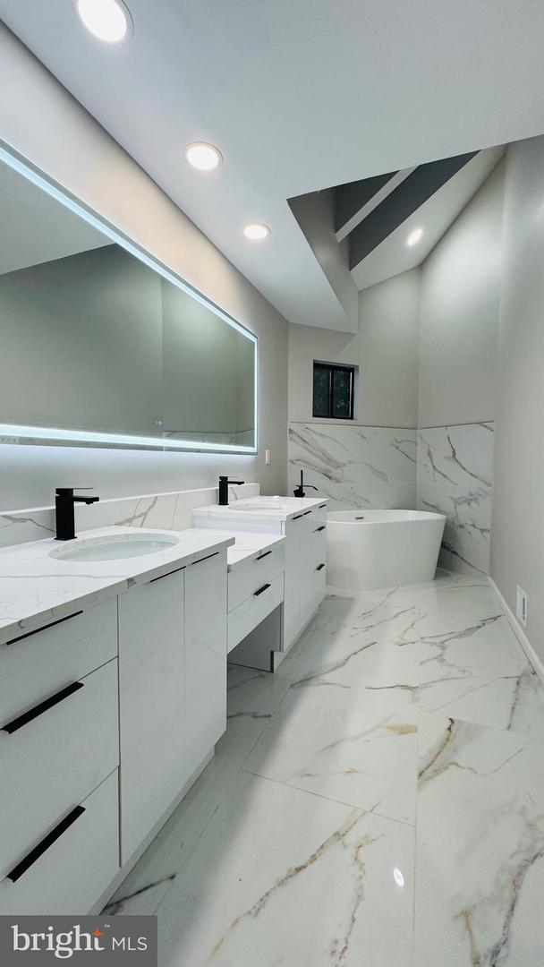 1671 CEDAR HOLLOW WAY, RESTON, Virginia 20194, 4 Bedrooms Bedrooms, ,4 BathroomsBathrooms,Residential,For sale,1671 CEDAR HOLLOW WAY,VAFX2292006 MLS # VAFX2292006