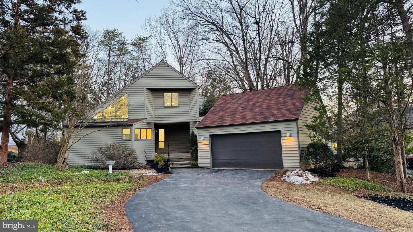 1671 CEDAR HOLLOW WAY, RESTON, Virginia 20194, 4 Bedrooms Bedrooms, ,4 BathroomsBathrooms,Residential,For sale,1671 CEDAR HOLLOW WAY,VAFX2292006 MLS # VAFX2292006