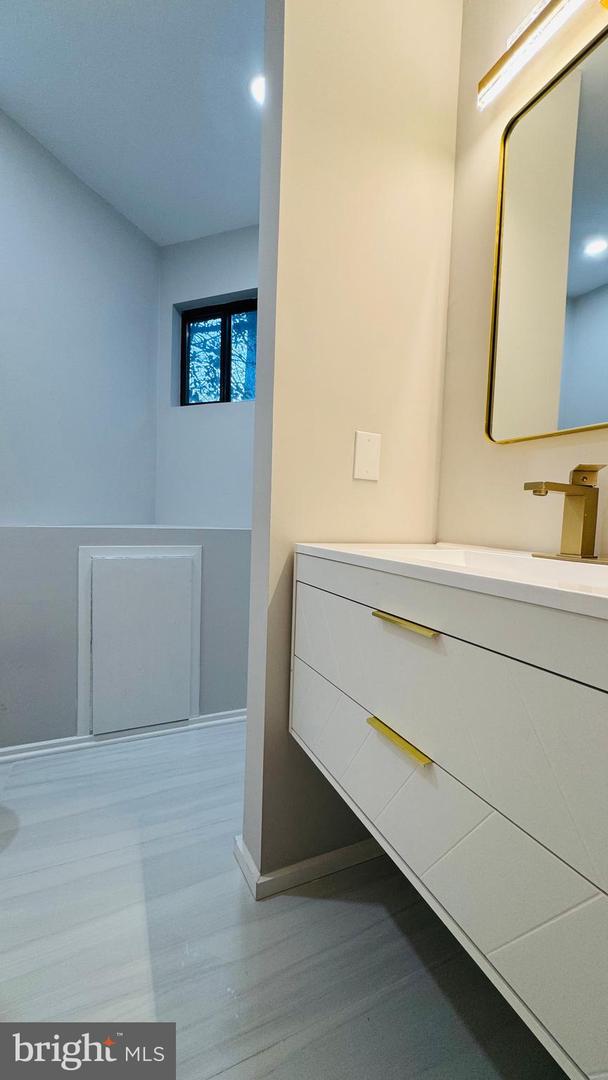 1671 CEDAR HOLLOW WAY, RESTON, Virginia 20194, 4 Bedrooms Bedrooms, ,4 BathroomsBathrooms,Residential,For sale,1671 CEDAR HOLLOW WAY,VAFX2292006 MLS # VAFX2292006