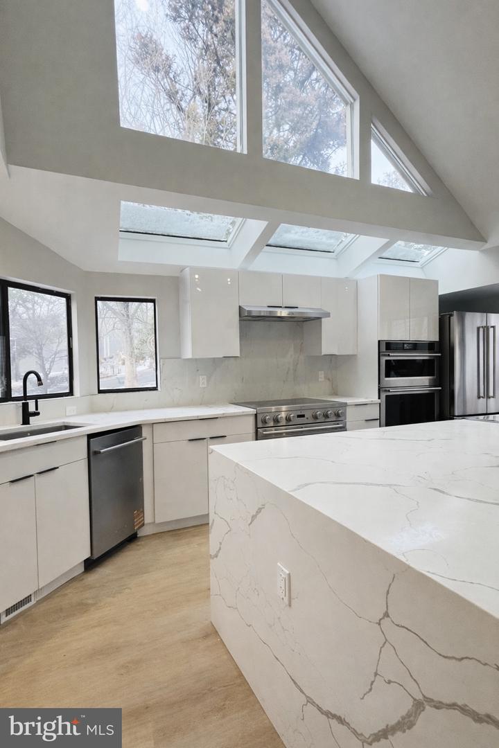 1671 CEDAR HOLLOW WAY, RESTON, Virginia 20194, 4 Bedrooms Bedrooms, ,4 BathroomsBathrooms,Residential,For sale,1671 CEDAR HOLLOW WAY,VAFX2292006 MLS # VAFX2292006