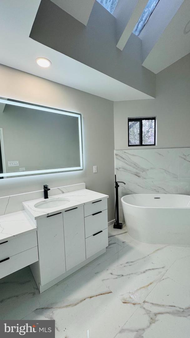 1671 CEDAR HOLLOW WAY, RESTON, Virginia 20194, 4 Bedrooms Bedrooms, ,4 BathroomsBathrooms,Residential,For sale,1671 CEDAR HOLLOW WAY,VAFX2292006 MLS # VAFX2292006