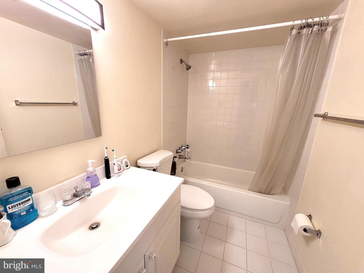 9800 KINGSBRIDGE DR #2, FAIRFAX, Virginia 22031, 3 Bedrooms Bedrooms, ,2 BathroomsBathrooms,Residential,For sale,9800 KINGSBRIDGE DR #2,VAFX2292020 MLS # VAFX2292020