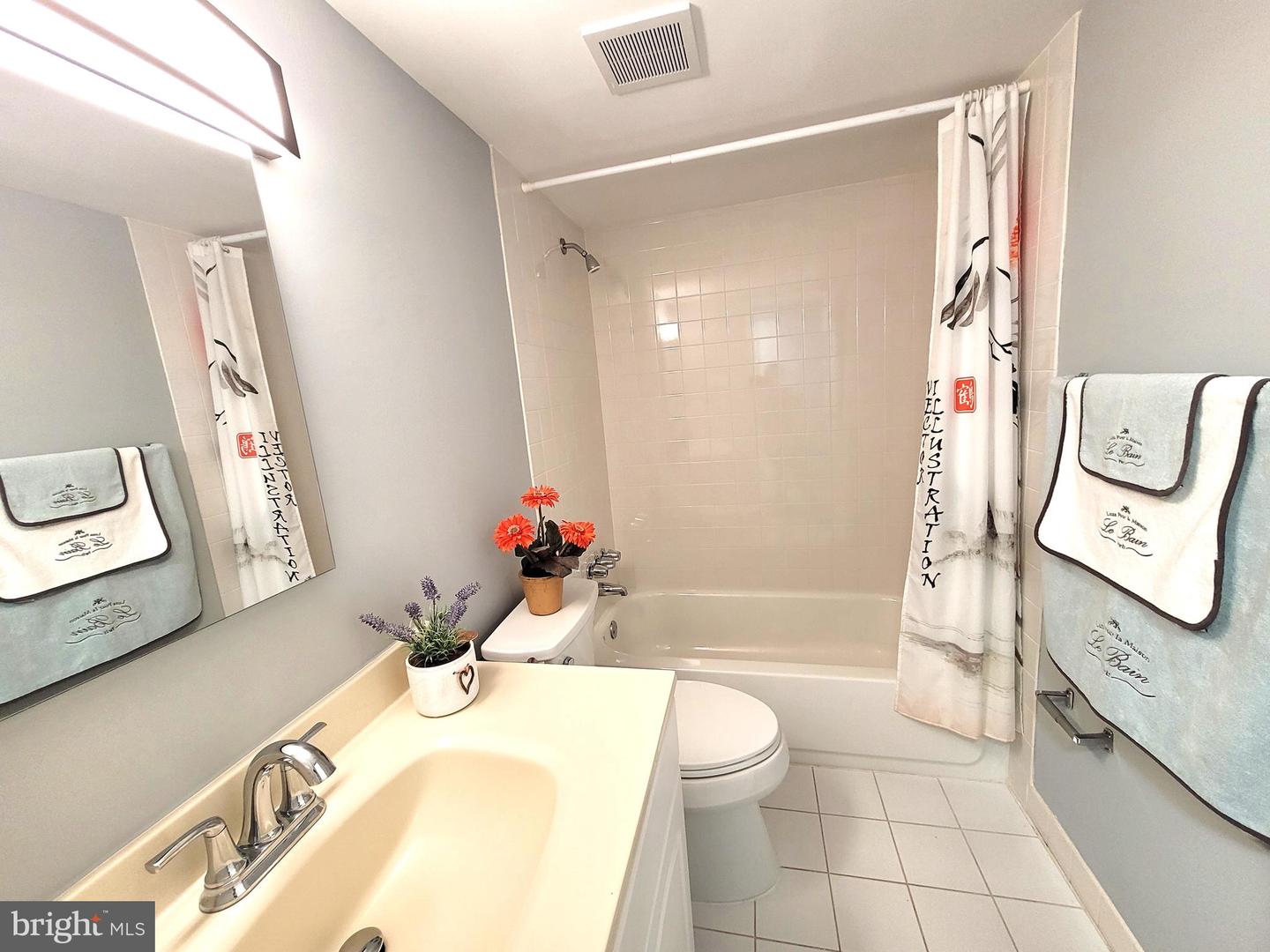 9800 KINGSBRIDGE DR #2, FAIRFAX, Virginia 22031, 3 Bedrooms Bedrooms, ,2 BathroomsBathrooms,Residential,For sale,9800 KINGSBRIDGE DR #2,VAFX2292020 MLS # VAFX2292020