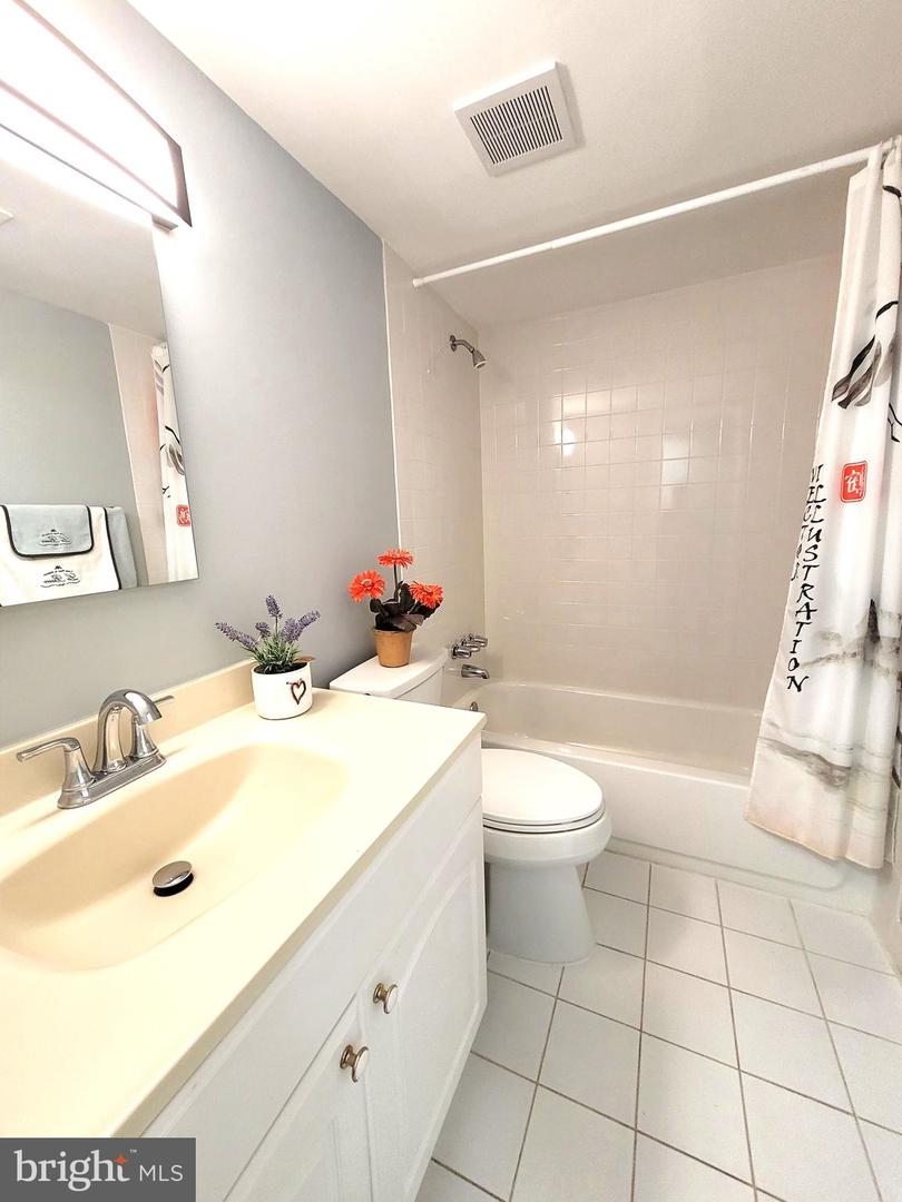 9800 KINGSBRIDGE DR #2, FAIRFAX, Virginia 22031, 3 Bedrooms Bedrooms, ,2 BathroomsBathrooms,Residential,For sale,9800 KINGSBRIDGE DR #2,VAFX2292020 MLS # VAFX2292020