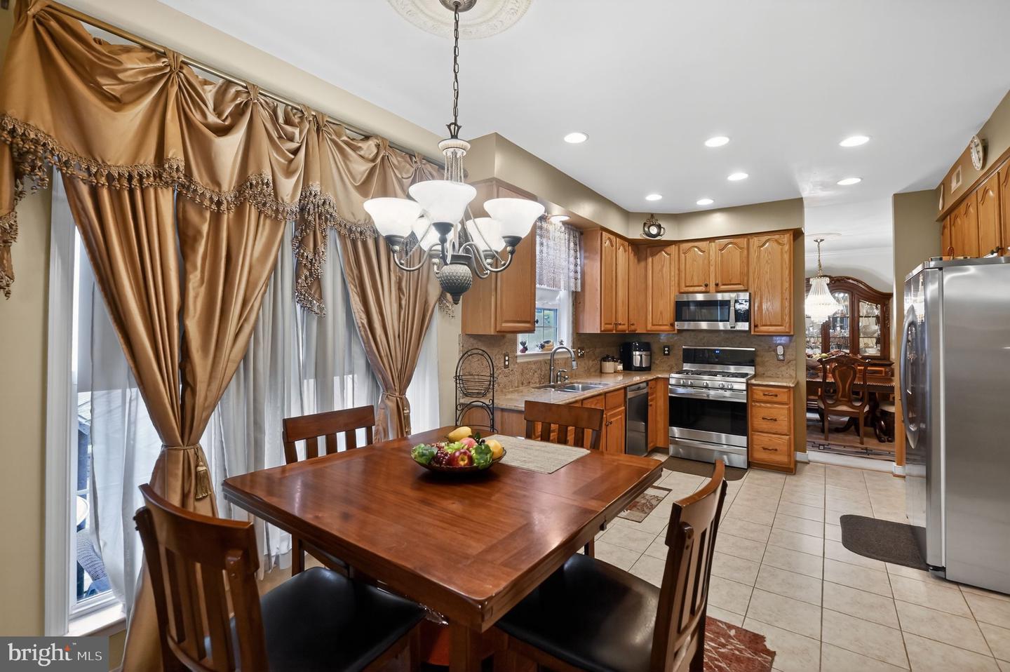 5837 RHODE ISLAND DR, WOODBRIDGE, Virginia 22193, 5 Bedrooms Bedrooms, ,3 BathroomsBathrooms,Residential,For sale,5837 RHODE ISLAND DR,VAPW2112974 MLS # VAPW2112974