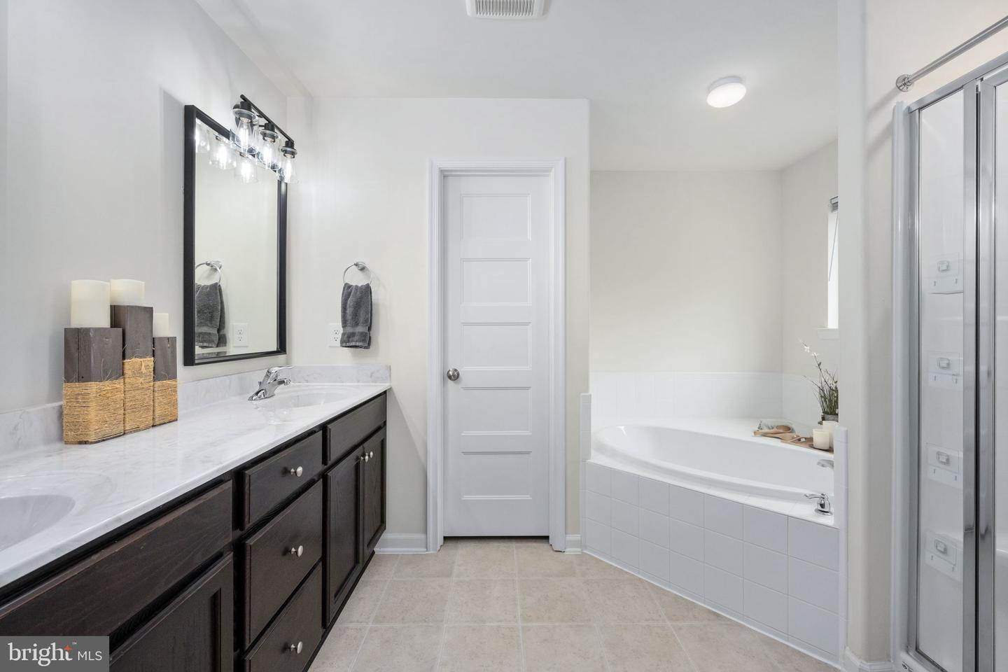 794 WHITE OAK RD, FREDERICKSBURG, Virginia 22405, 4 Bedrooms Bedrooms, 8 Rooms Rooms,3 BathroomsBathrooms,Residential,For sale,794 WHITE OAK RD,VAST2046366 MLS # VAST2046366