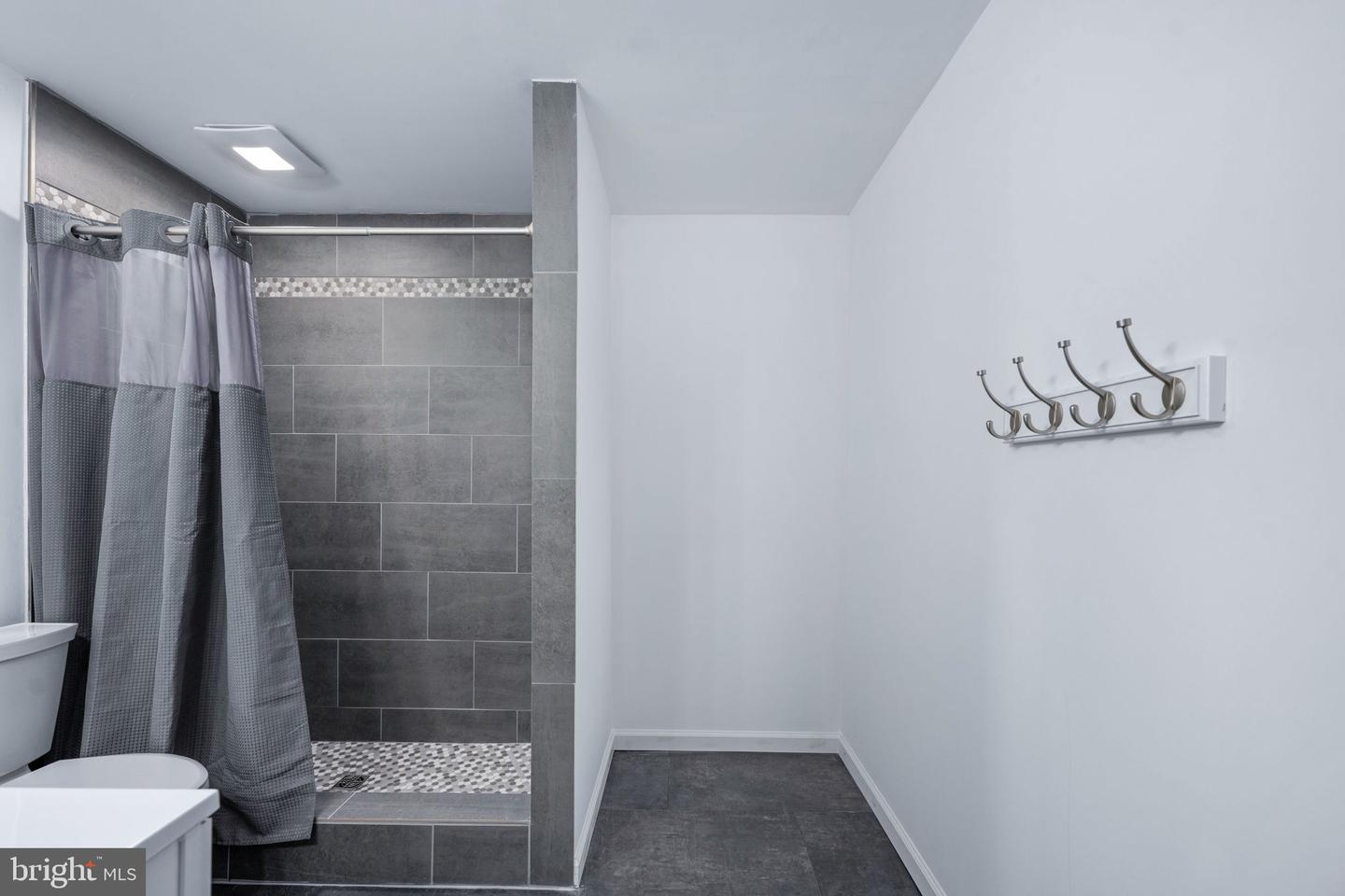 794 WHITE OAK RD, FREDERICKSBURG, Virginia 22405, 4 Bedrooms Bedrooms, 8 Rooms Rooms,3 BathroomsBathrooms,Residential,For sale,794 WHITE OAK RD,VAST2046366 MLS # VAST2046366