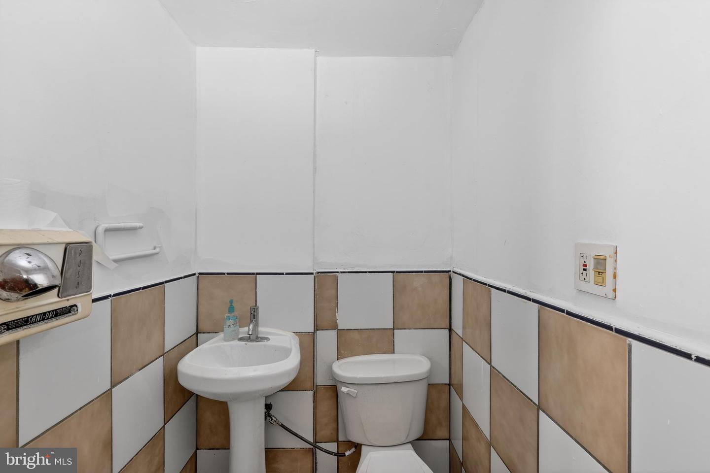 916 BLAGDEN ALY NW, WASHINGTON, District Of Columbia 20001, 1 Bedroom Bedrooms, ,1 BathroomBathrooms,Residential,For sale,916 BLAGDEN ALY NW,DCDC2247410 MLS # DCDC2247410